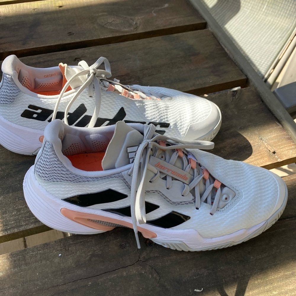 Womens Adidas barricade tennis shoes